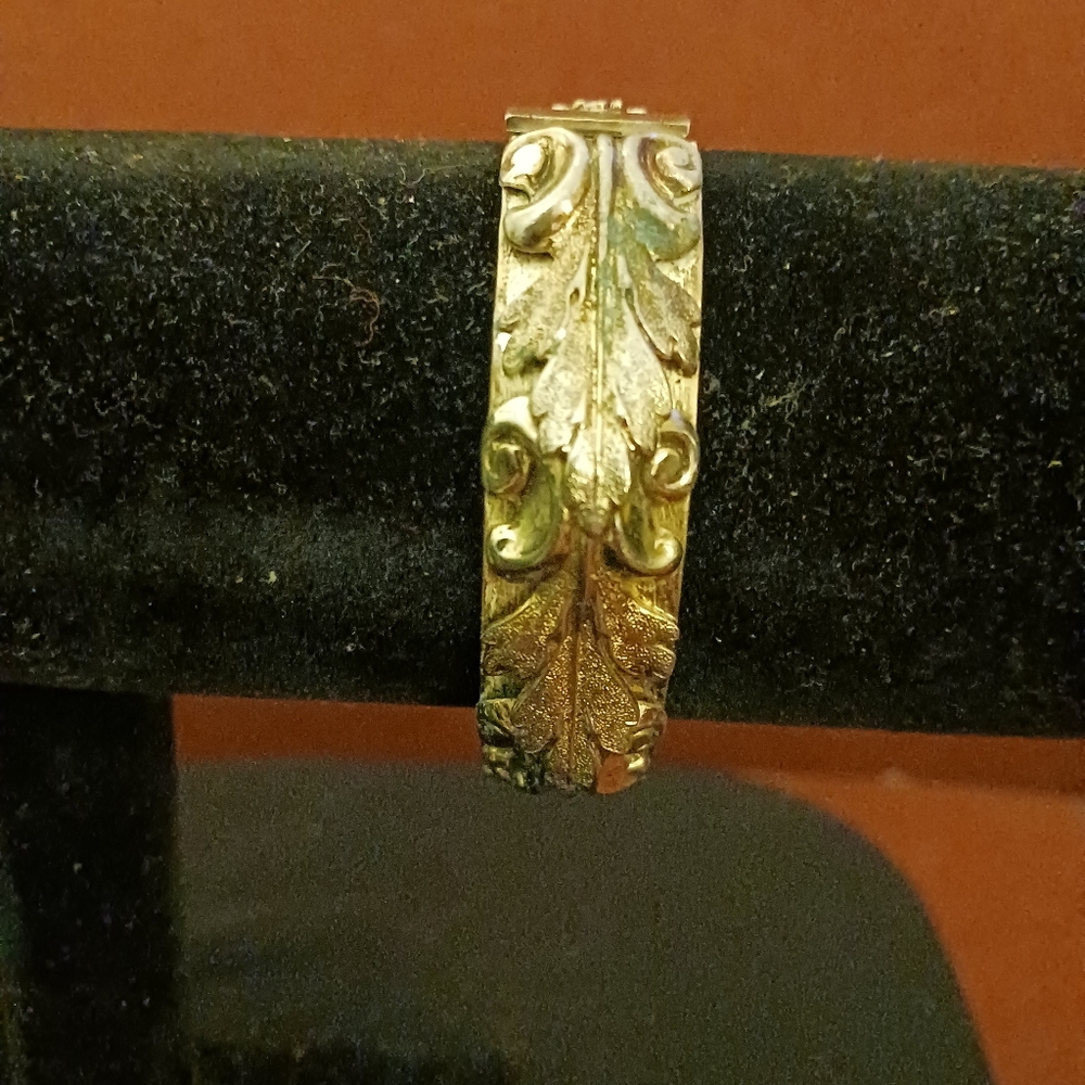 Vintage Gold Leaf Pattern Braclet - image 2